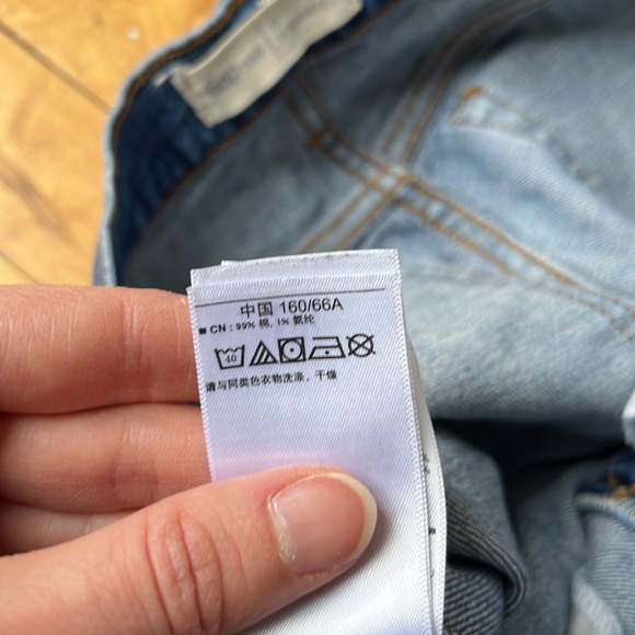 Gap 1969 5” distressed denim shorts - Picture 8 of 8